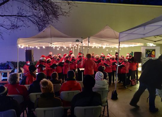 Full choir at Songs in the Snow on Dec 22, 2022